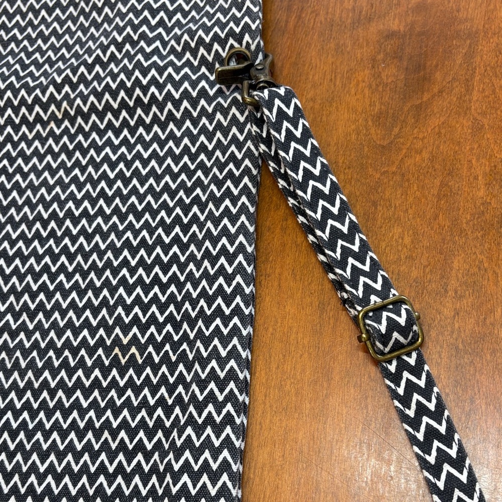 Billabong Black and White Cotton Patterned Messenger Bag/ Tote - Picture 5 of 10